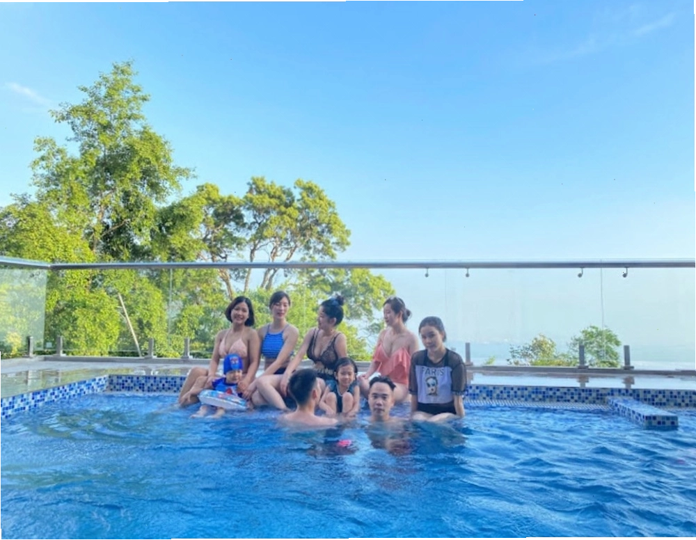 Nước hồ bơi tại Sunset Villa Tam Đảo luôn trong xanh