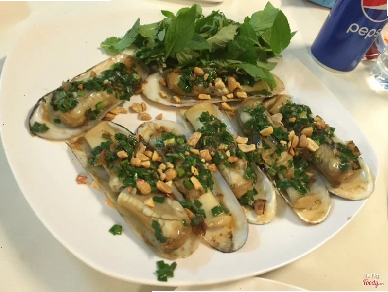 Ốc móng tay nướng mỡ hành thơm lừng