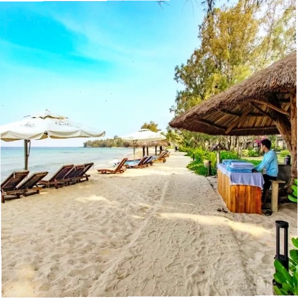 Ocean Bay Resort & Spa Phu Quoc nhìn ra biển với hồ bơi vô cực