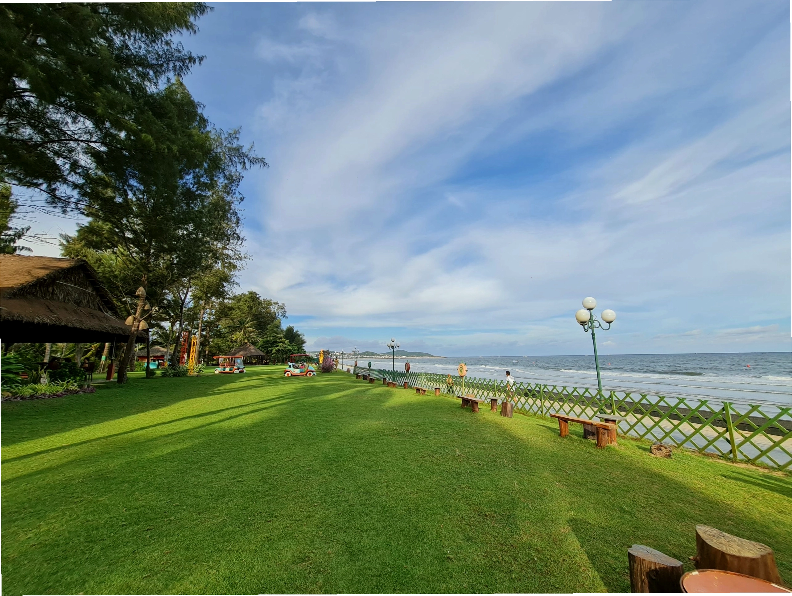 Ocean Dunes Coffee Phan Thiết xanh mát, phù hợp cho gia đình