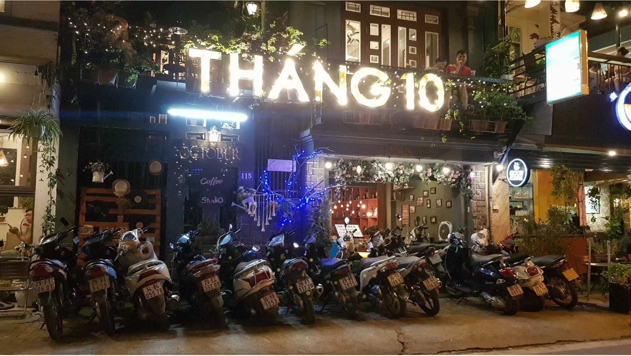 Orey Coffee & Tea với không gian yên tĩnh và view Hồ Tây