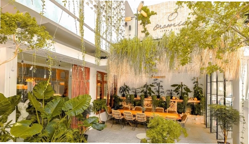 Oromia Coffee & Lounge với không gian sang trọng và view đẹp