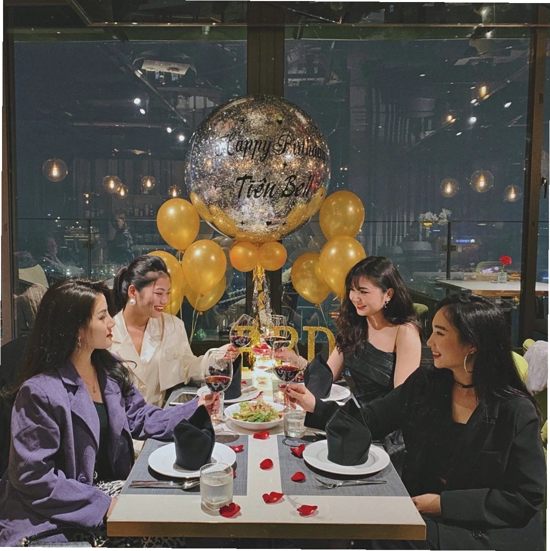 Panorama Restaurant nhìn ra hồ Gươm và khu vực trung tâm Hà Nội