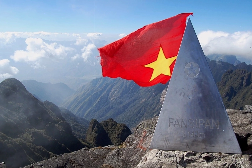 Phan Xi Păng - Nóc nhà Đông Dương hùng vĩ nhìn từ trên cao