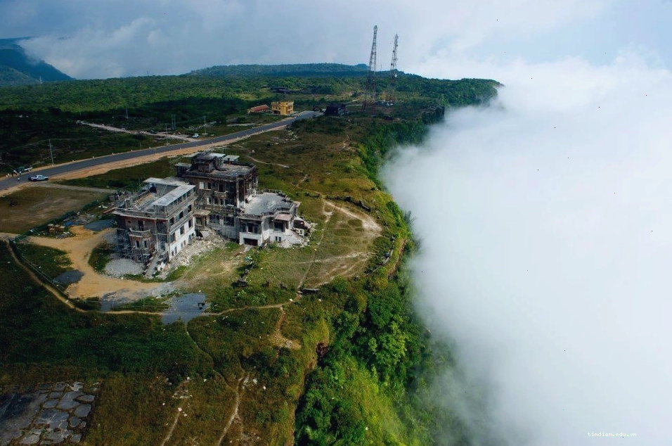 Pháo đài Bokor trên núi Tà Lơn