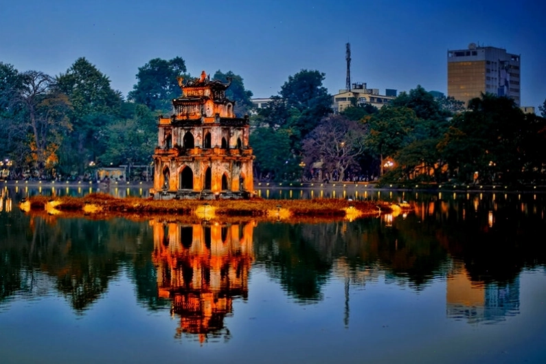 Phố cổ Hà Nội lung linh về đêm