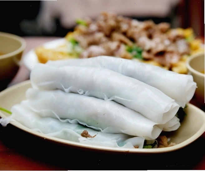 Phở cuốn - món khai vị hấp dẫn tại Nhà hàng Hoàng Gia 2