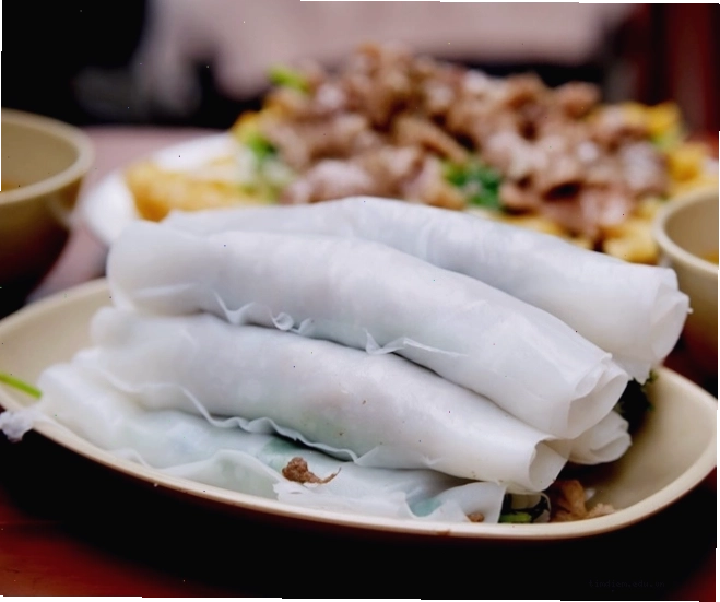 Phở cuốn - một món ăn hấp dẫn tại nhà hàng Nhà Sàn
