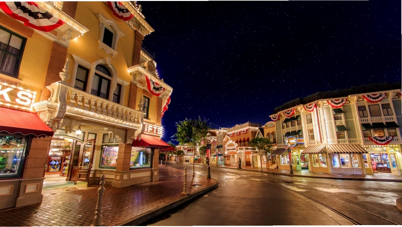 Phố Main Street, U.S.A. lung linh về đêm