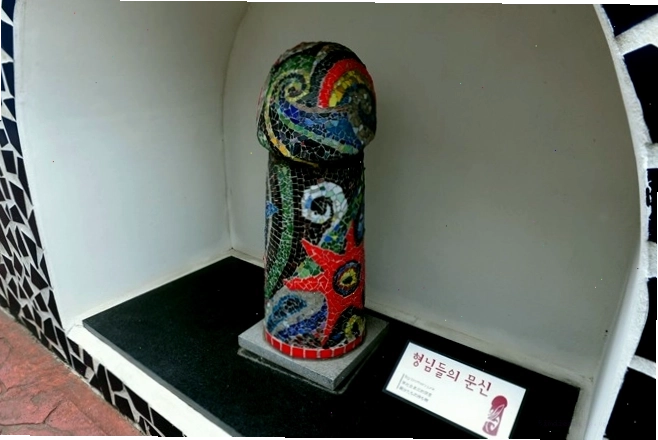 Pho tượng tại Công Viên Tình Yêu Jeju với những đường nét tinh vi và hài hước