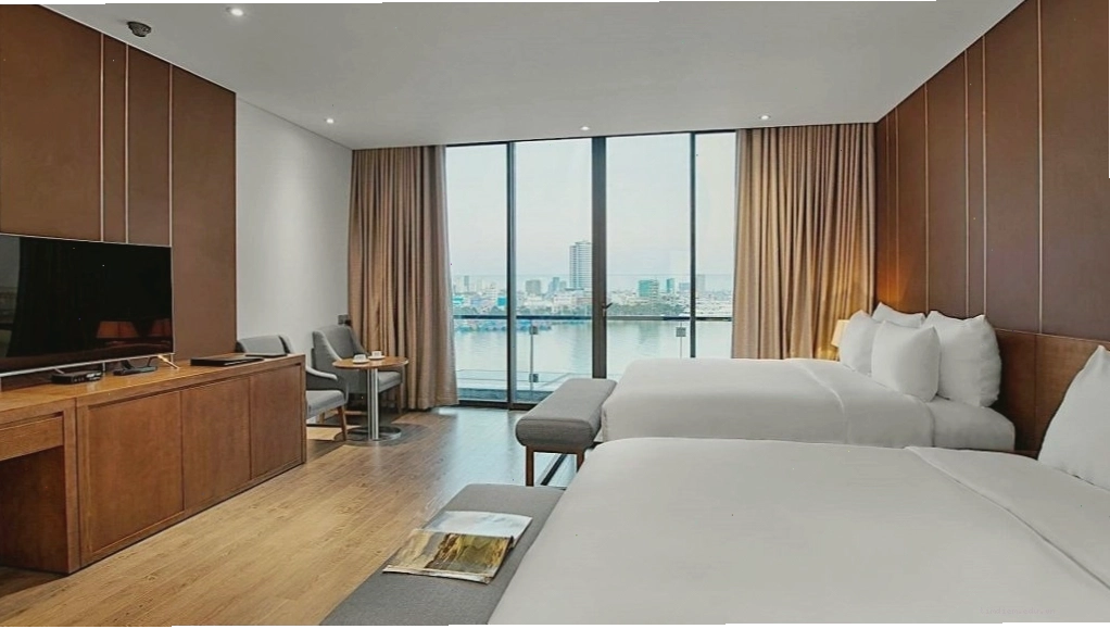 Phòng Avora Suite rộng rãi tại khách sạn