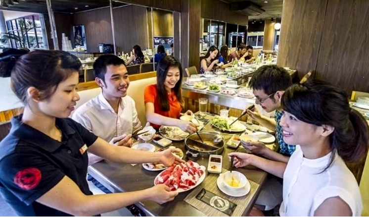 Phong cách phục vụ chuyên nghiệp tại Kichi Kichi