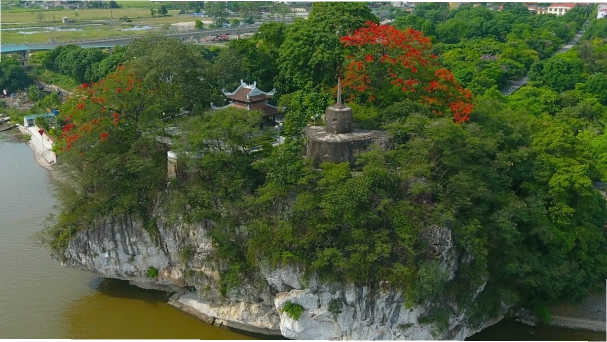 Phong cảnh Núi Non Nước nhìn từ xa