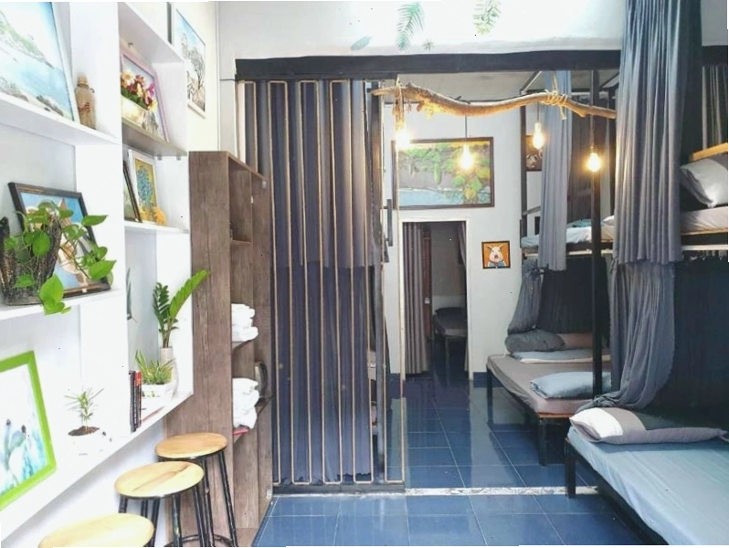 Phòng của Art Homestay Vung Tau với tranh vẽ sống động