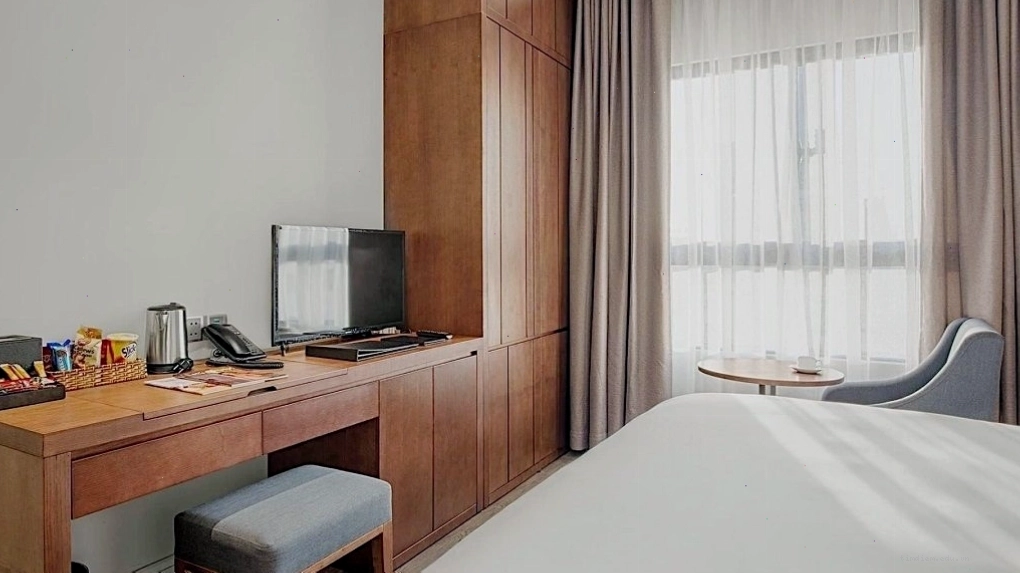 Phòng đầy đủ tiện ích và nội thất hiện đại tại Avora Hotel
