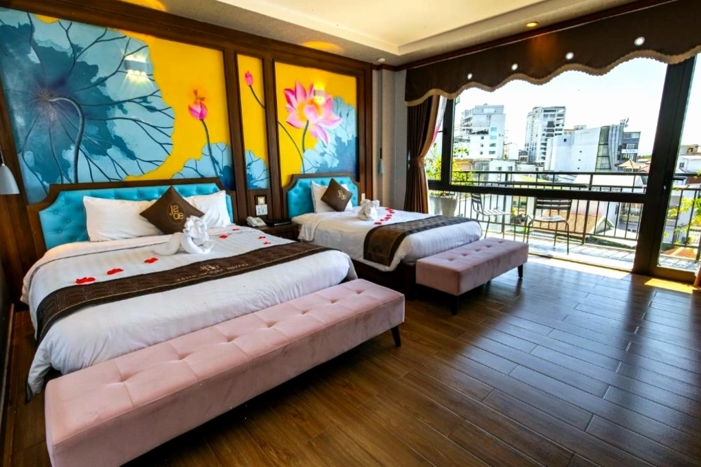 Phòng Deluxe 3 người có ban công tại Jade Hotel Huế