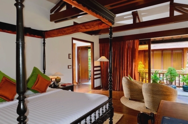 Phòng Deluxe giường King với view nhìn ra nước