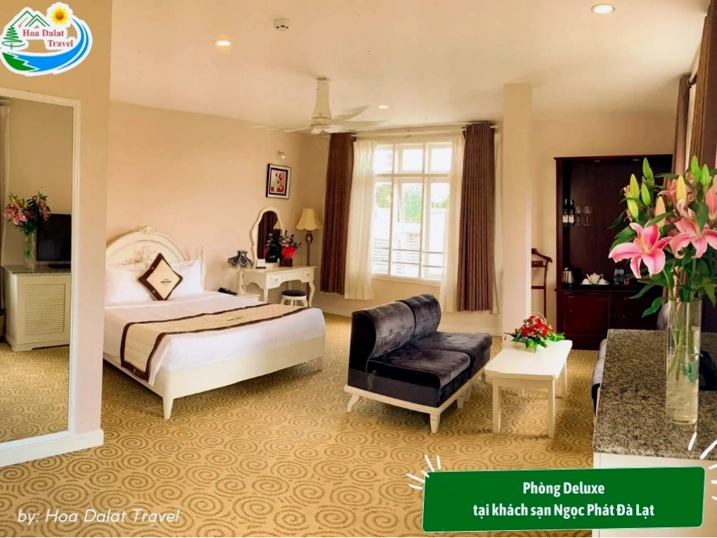 Phòng Deluxe Khách sạn Ngọc Phát Đà Lạt với ban công thoáng đãng