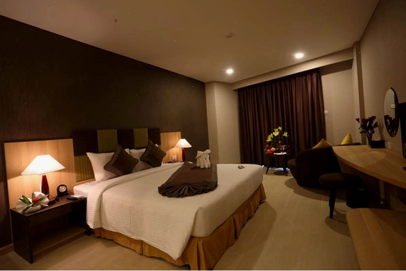 Phòng Deluxe King tại Khách sạn Mường Thanh Holiday Mũi Né với 1 giường king size