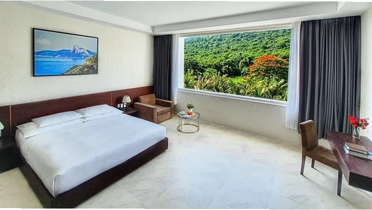 Phòng Deluxe Mountain View tại Orson Hotel & Resort Côn Đảo với thiết kế ấm cúng