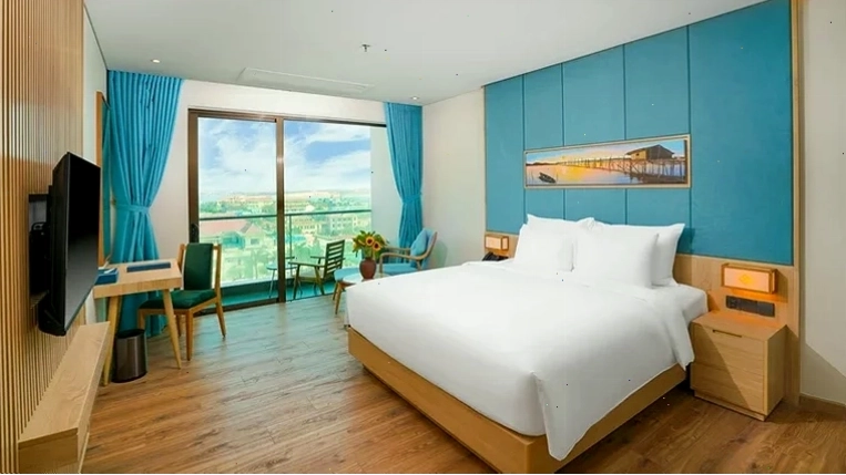 Phòng Deluxe Ocean Double với giường lớn thoải mái