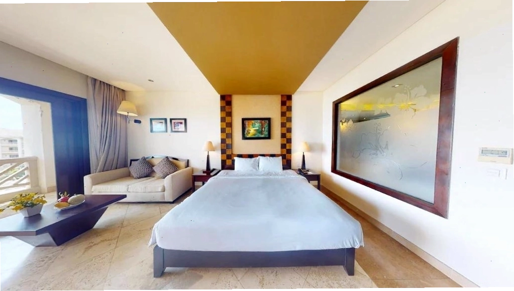 Phòng Deluxe Ocean tại Olalani Resort với ban công hướng biển