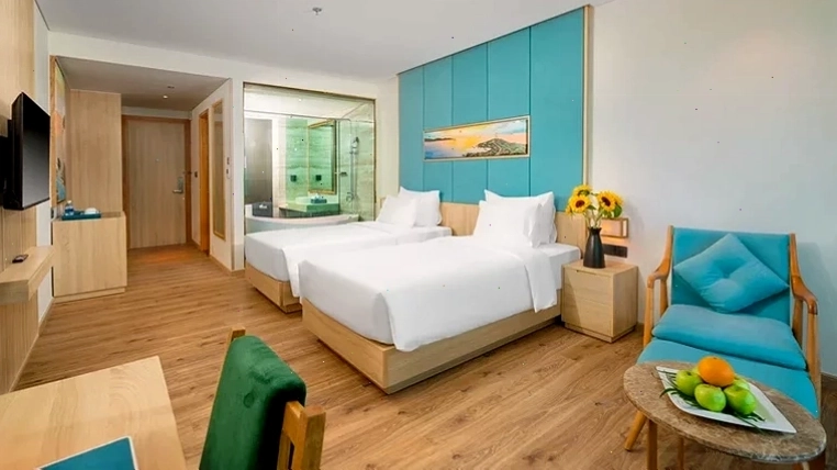 Phòng Deluxe Ocean Twin với nội thất hiện đại
