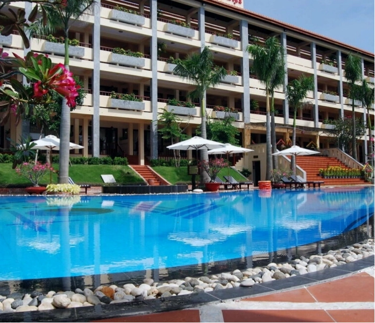 Phòng Deluxe Pool View tại Tiến Đạt Mũi Né Resort với tiện nghi hiện đại