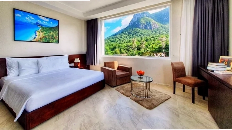Phòng Deluxe Premier Mountain View tại Orson Hotel & Resort Côn Đảo với nội thất cao cấp