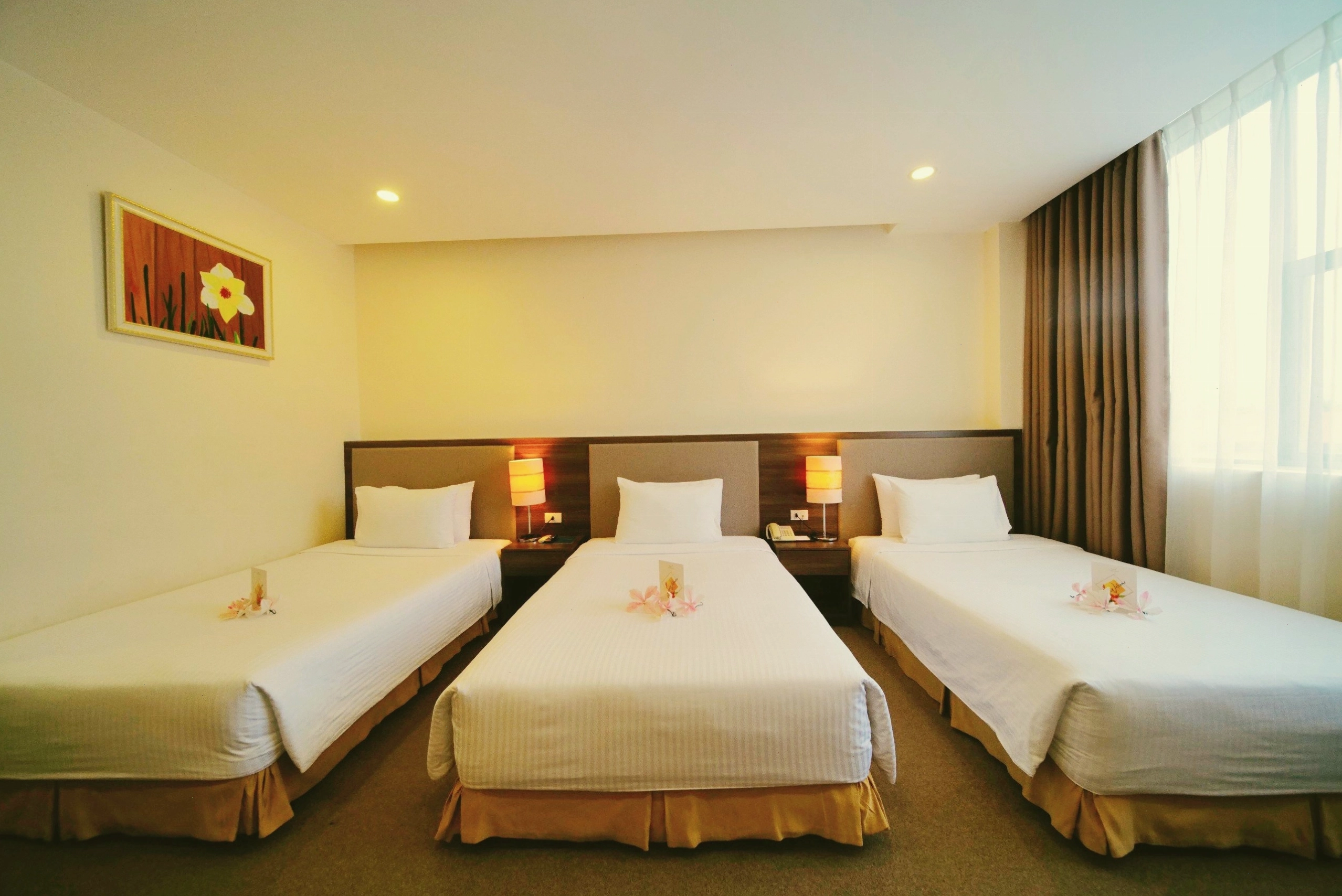 Phòng Deluxe Triple tại Mường Thanh Grand Điện Biên Phủ