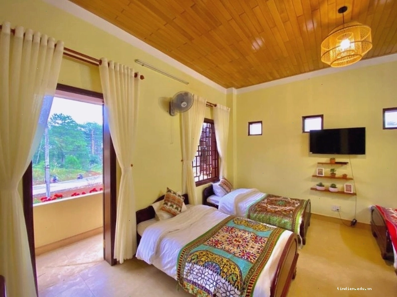 Phòng đôi tại Henisi Homestay Măng Đen với thiết kế châu Âu tinh tế