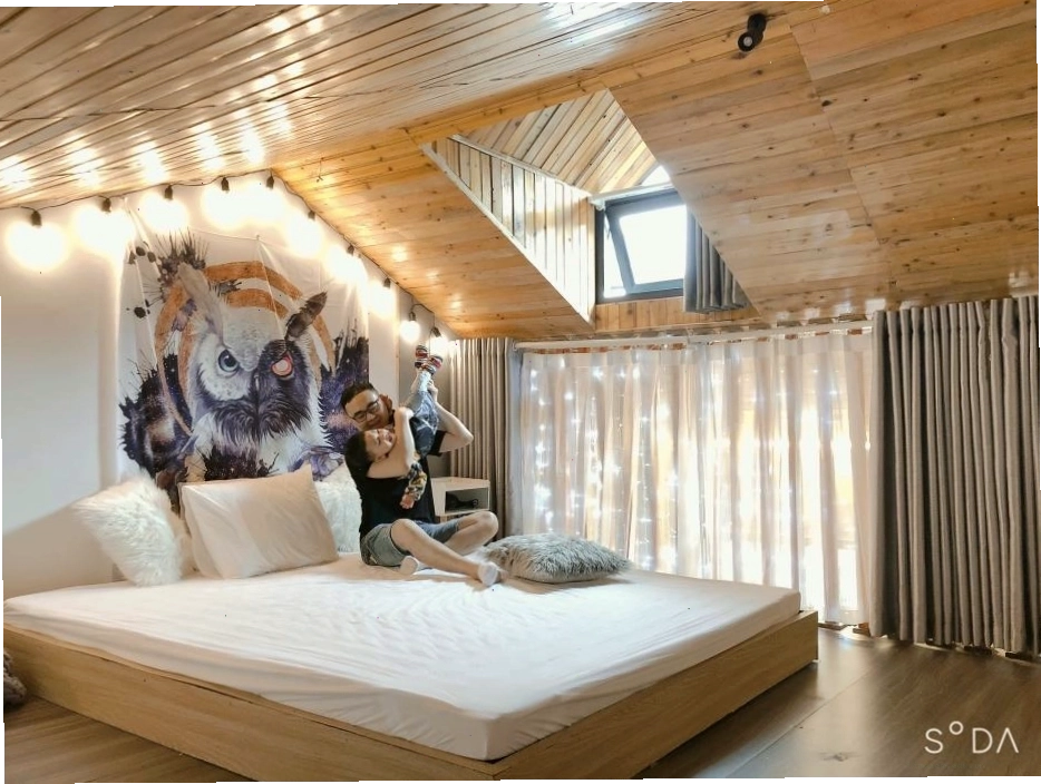 Phòng Gác Mái Vườn Mây Homestay Sa Pa với nội thất gỗ mộc mạc