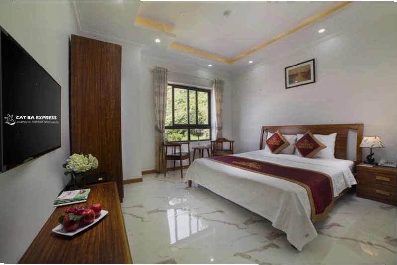 Phòng giường Double tiêu chuẩn tại Khách sạn Quang Tùng Cát Bà
