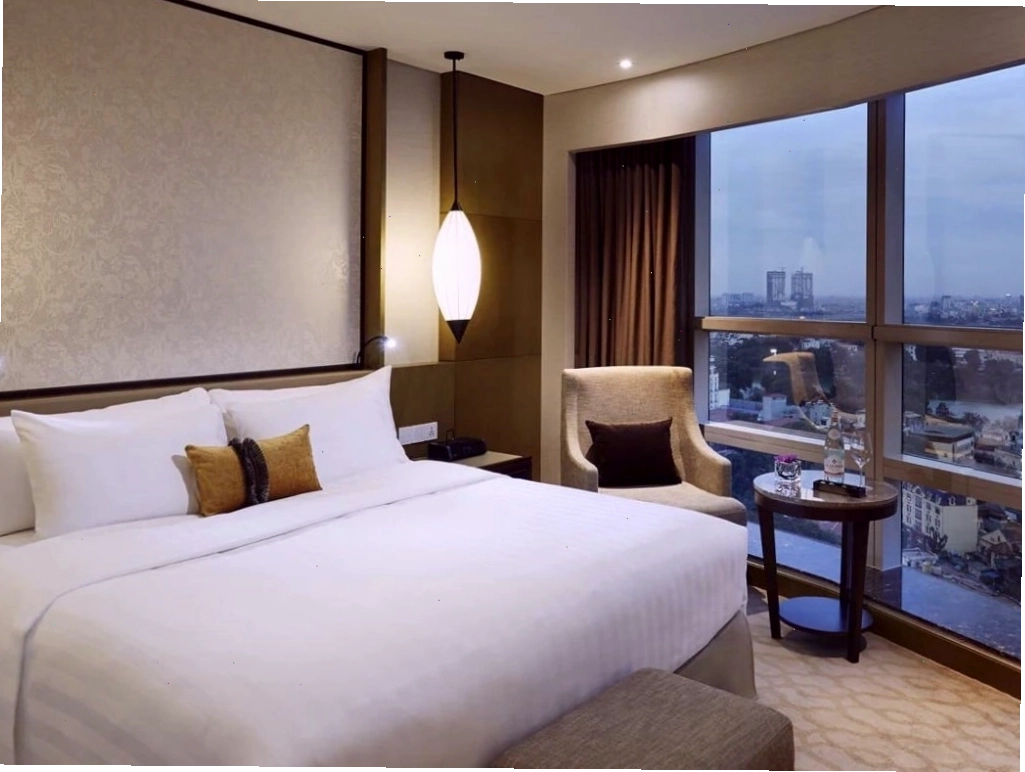 Phòng Grand Premium tại Khách Sạn Melia Hà Nội với không gian rộng rãi