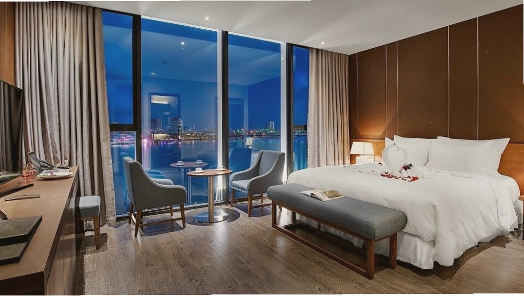 Phòng Grand Suite tại Avora Hotel nhìn ra sông Hàn