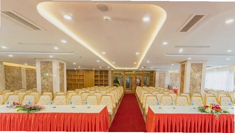 Phòng hội nghị được trang bị đầy đủ thiết bị
