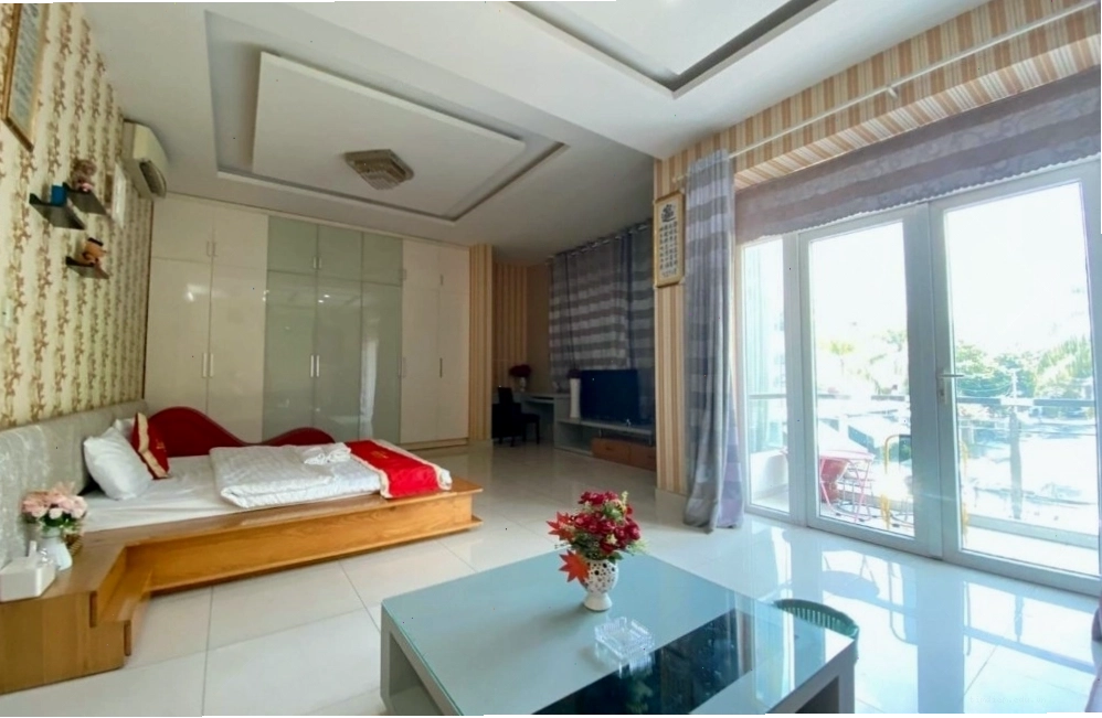 Phòng nghỉ đơn giản nhưng sạch sẽ tại Lucky Hotel