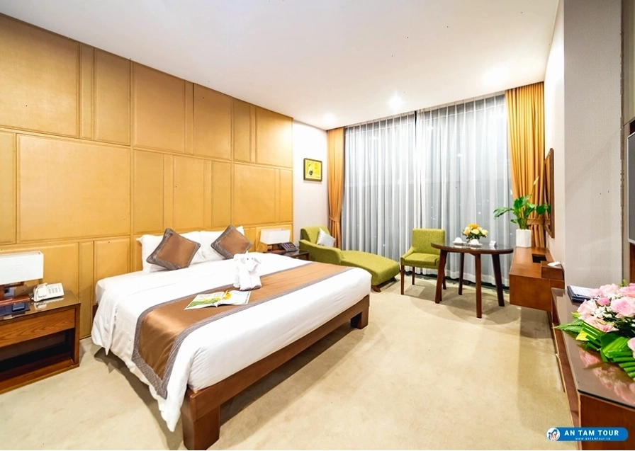 Phòng nghỉ hiện đại tại Khách sạn Đông Bắc Trà Cổ