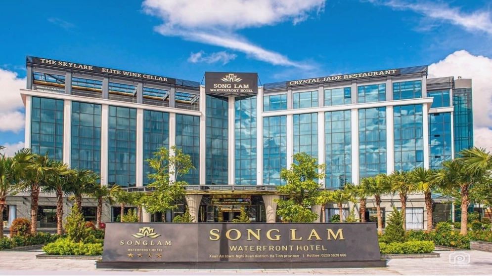 Phòng nghỉ sang trọng tại Khách sạn Sông Lam Waterfront