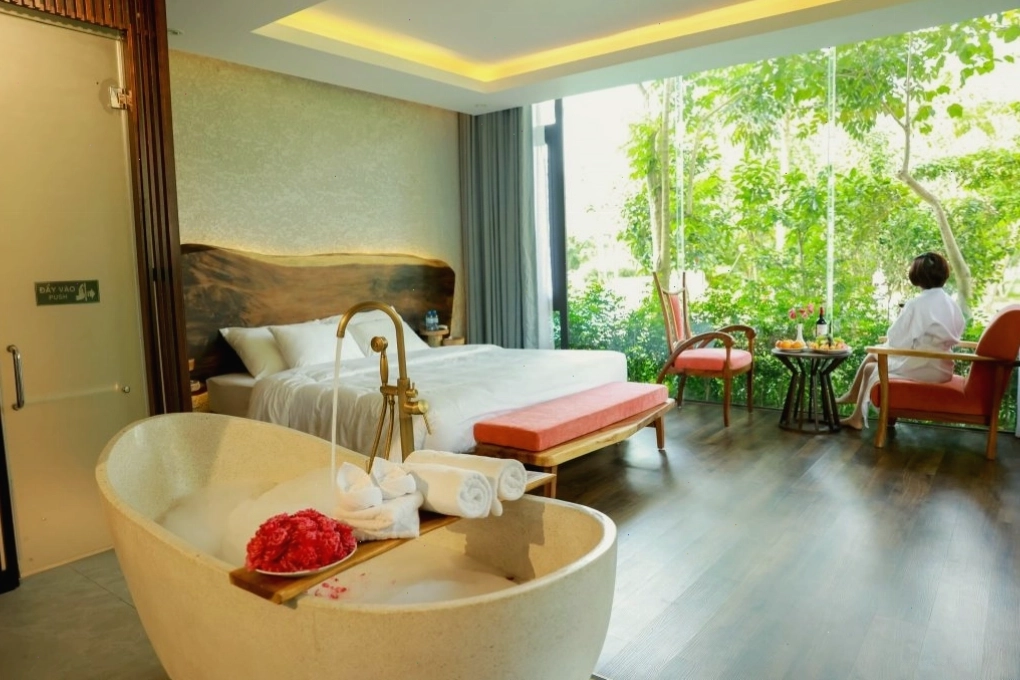 Phòng nghỉ tại Minawa Kênh Gà Resort với view thiên nhiên