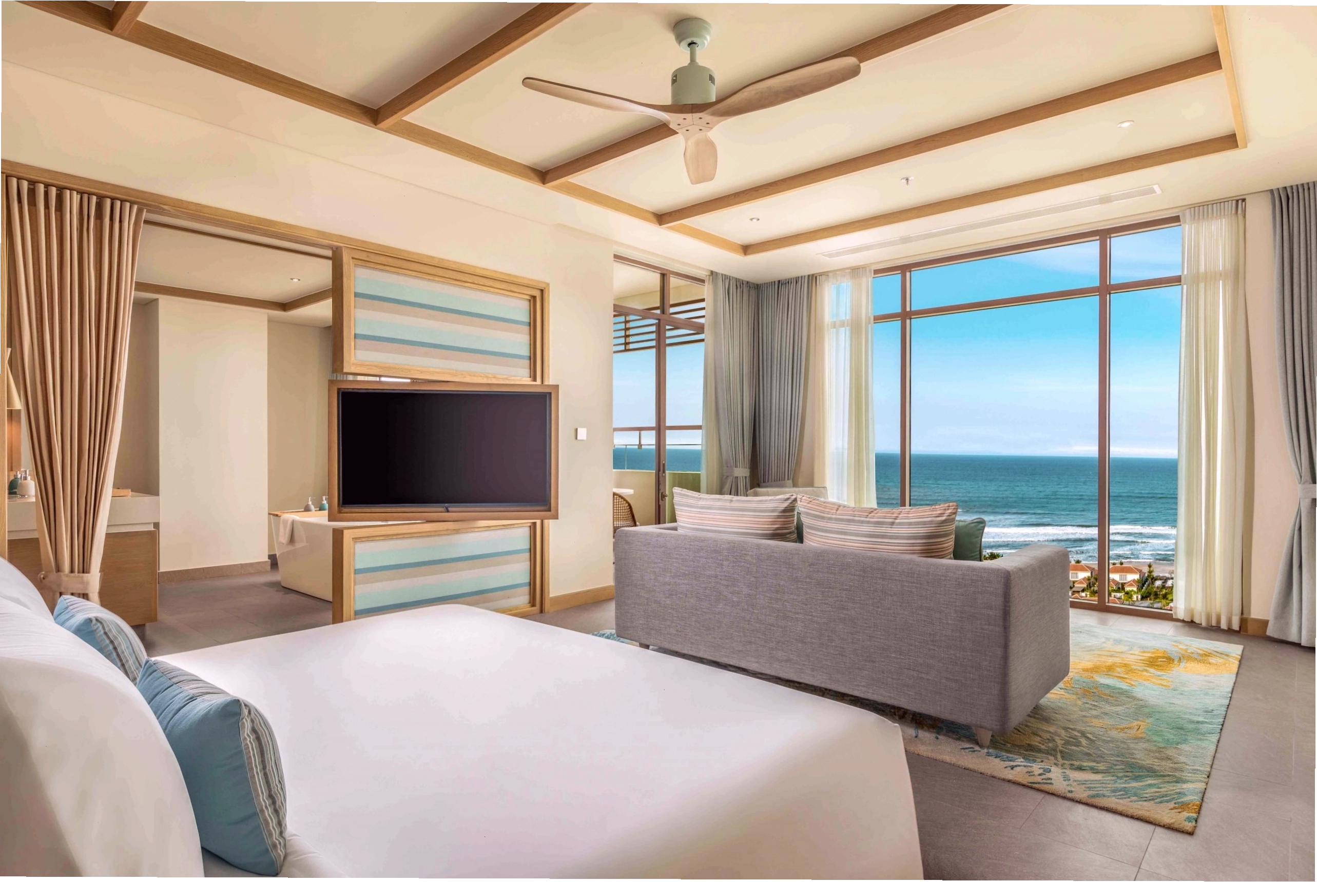 Phòng Ocean View Suite với tầm nhìn bao quát