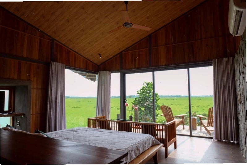 Phòng Paddy tại The Ruộng Resort với ban công nhìn ra cánh đồng lúa