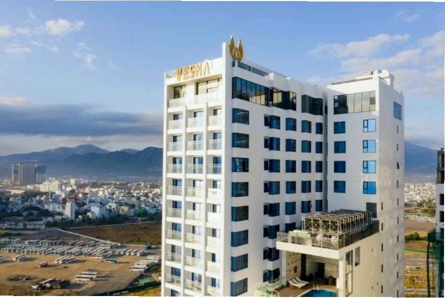 Phòng Premier Ocean View với ban công nhìn ra biển