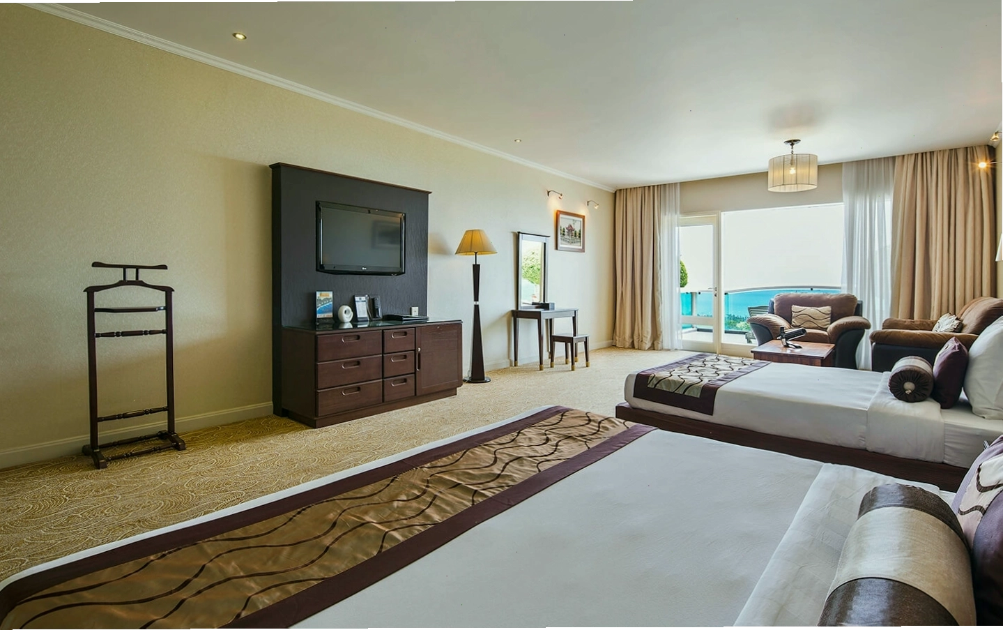 Phòng Premium Deluxe Family tại Sea Links Beach Hotel cho kỳ nghỉ đông người