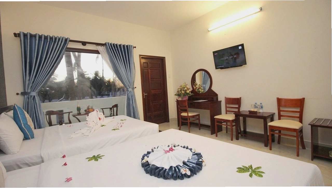 Phòng Quadruple Pool View tại Ocean Place Resort với không gian rộng rãi
