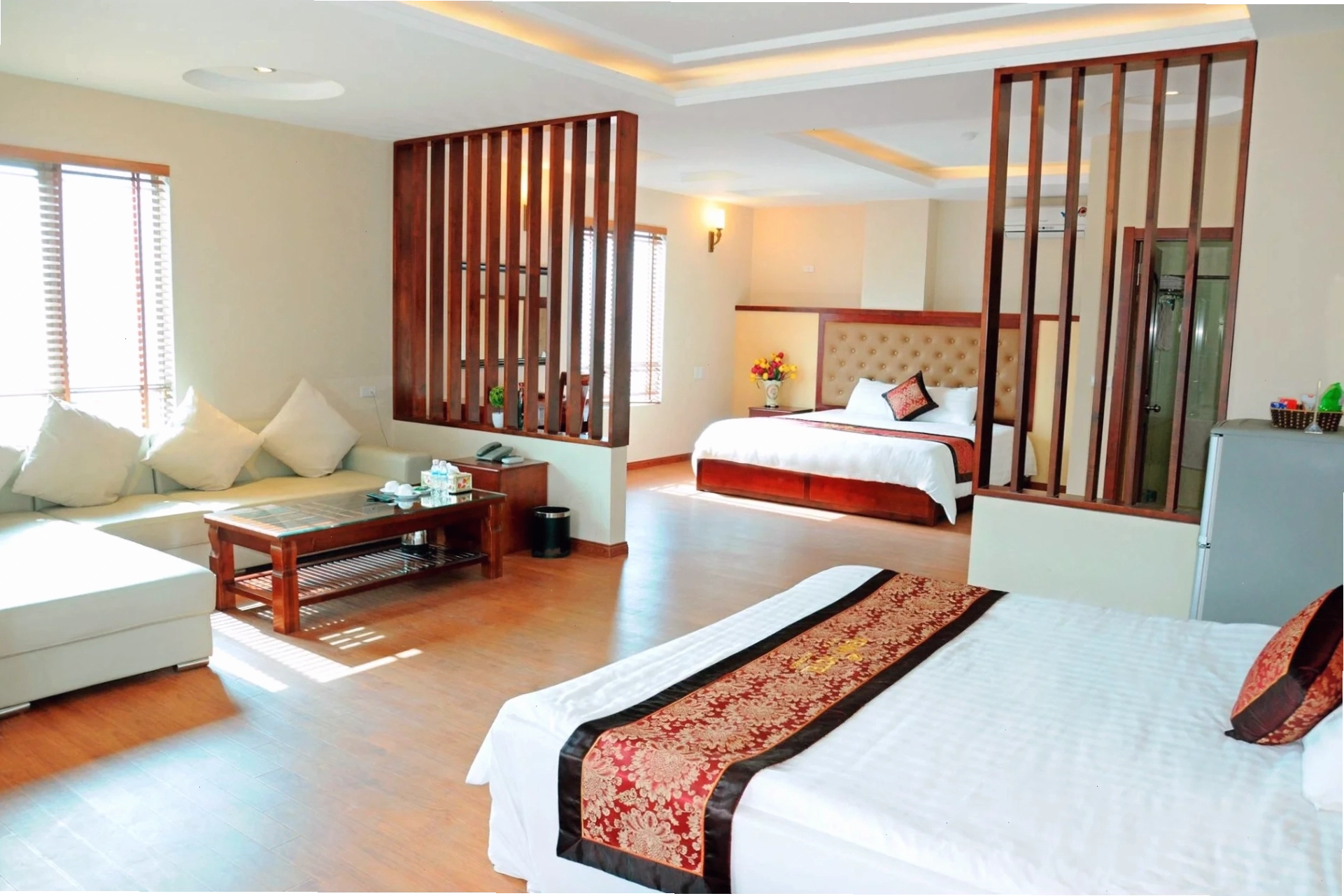 Phòng Suite sang trọng tại Khách sạn Kenny Hạ Long