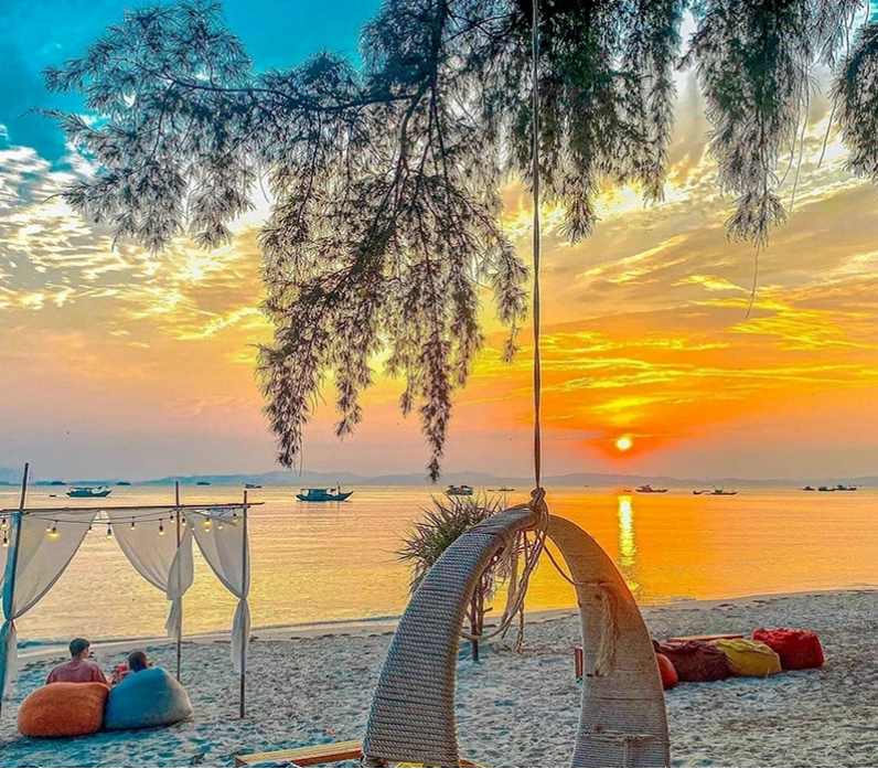 Phòng tắm riêng biệt tại Hồng Vàn Homestay, sạch sẽ và đầy đủ tiện nghi