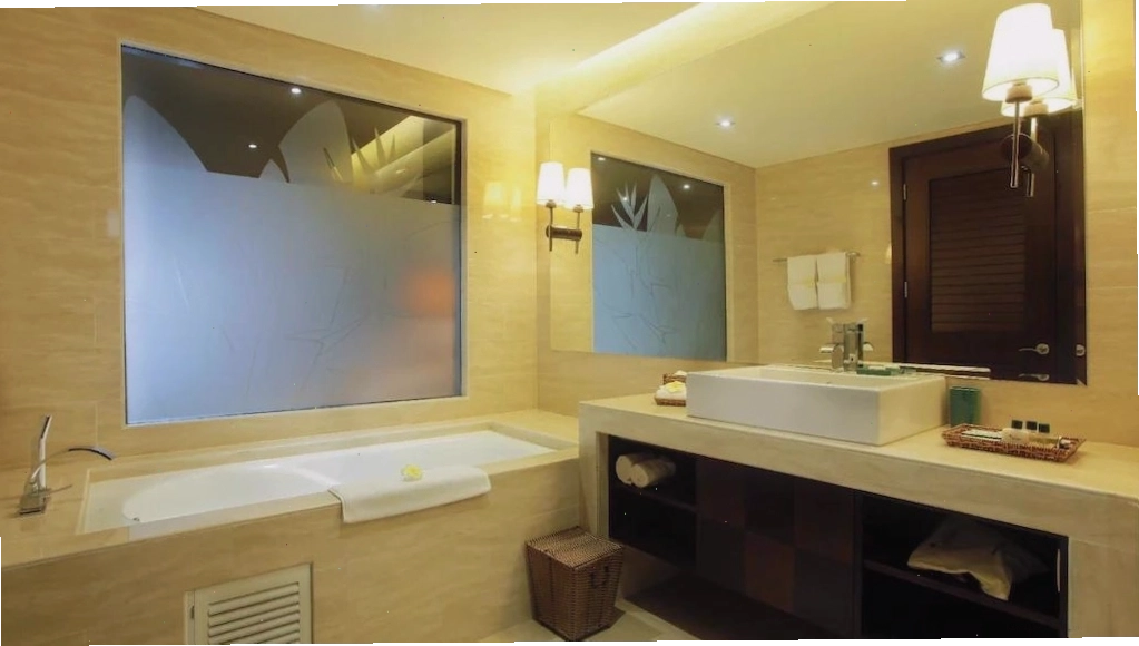 Phòng tắm sang trọng và hiện đại tại Olalani Resort