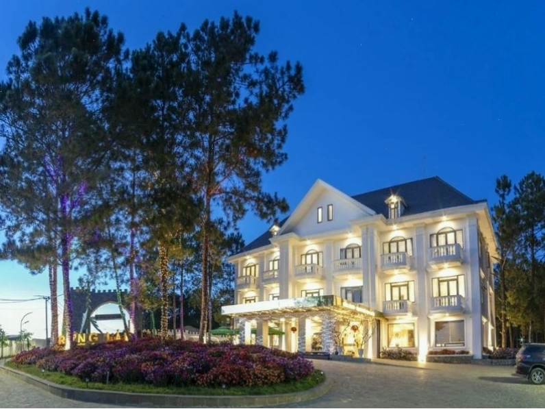 Phòng tắm tiện nghi tại Rừng Lá Kim Resort