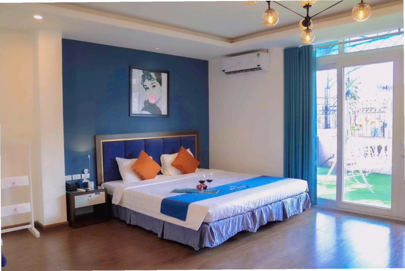 Phòng VIP của khách sạn A25 Hotel có kiến trúc đẳng cấp, phong cách hiện đại